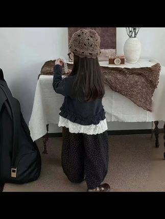女宝宝花边长袖灰色开衫外套+碎花灯笼裤时髦套装#生女儿就要这样穿 #高品质童装 #每日童装穿搭分享 #潮童穿衣搭配 #韩系穿搭
