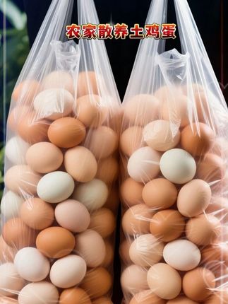 农家散养土鸡蛋。土鸡蛋炒香椿 取几个农家散养土鸡蛋,打入烧热的铸铁锅中,别急着翻动,等底面结出焦香边儿,蛋液还微微颤着,快速加入切碎的香椿芽,“滋啦” 一声,香椿的独特香气裹着蛋香散开。接着淋一勺农家自酿米酒,酒香瞬间融入,蛋变得更嫩滑,舀一勺配刚蒸好的杂粮窝头,粗糙窝头裹着软嫩蛋香,乡土风味在嘴里漫开,吃得人满心踏实。#鸡蛋 #土鸡蛋 #农家土鸡蛋 #散养土鸡蛋 #好吃