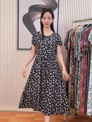 🌴度假氛围组C位!这条黑花裙让我在朋友圈杀疯了!气质满分 #夏季新款 #连衣裙 #面料柔软舒适 #谁穿谁好看 #爆款热卖中