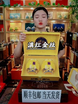 “蜜香浓郁”!这杯滇红金丝是冬日里的暖阳 冬天的幸福感是红茶给的!这款滇红金丝,干茶金毫超多,一看就是等级很高的样子。冲泡后茶汤红浓明亮,香气是超好闻的蜜糖香,入口醇厚顺滑,回甘甜甜的,一杯下肚整个人都暖和了!不管是自己做下午茶还是招待朋友,都超级合适!#滇红金丝 #冬日暖红茶 #下午茶
