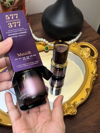 夏天热怕晒黑,又不想瓶瓶罐罐太复杂,就用这款8合1的防晒bb霜,既能隔离防晒,又能美白提亮#防晒霜#防晒