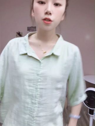 #宽松版型 光板纯色女士开衫短袖衬衫双层纱上衣休闲衬衣#高级感穿搭 #谁穿谁好看 #面料柔软舒适 #张予曦毕雯珺真拍了红裙抱