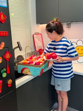 这个昭通丑苹果,别看皮上有点“小雀斑”,咬一口全是糖心甜!日照足,温差大,自然长熟不催熟。丑是丑了点,但果肉脆嫩,汁水多到飙,甜得实实在在。真的巨好吃#丑苹果#又脆又甜#新鲜应季水果 #口感特别好#现摘现发新鲜到家