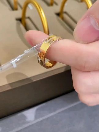 男女同款戒指指环经典素圈 经典三卡,好看而且洗澡有用还能随便戴... 出走半生,不留遗憾...#珠宝首饰 #首饰分享 #男士戒指 #情侣对戒 #好物推荐🔥