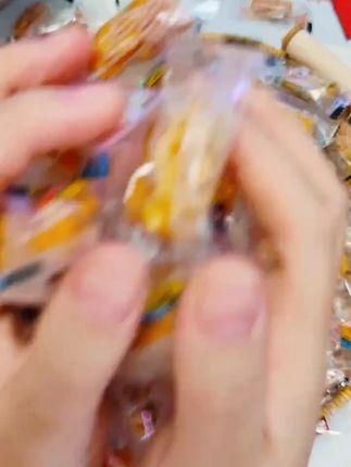 好吃不贵小麻花,多重口味满足你的味蕾,快来点击购买吧#小麻花 每一个都是独立包装哦#红糖小麻花 #椒盐小麻花 #追剧小零食 #网红糖果