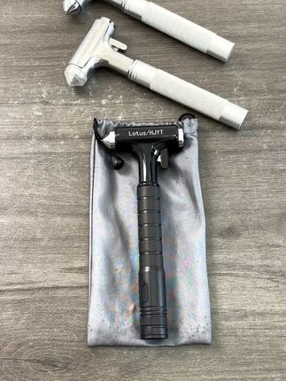 花不了多少钱,汽车安全锤就要选把好的,能够保障咱长久的安全!#破窗器 #安全锤 #汽车好物 #车载安全锤