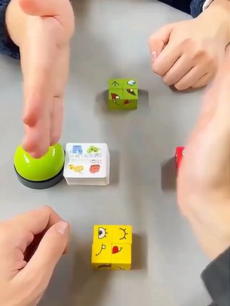 小朋友多玩益智玩具,少碰手机还是很有必要的。这个变脸魔方积木可以试一试。#益智玩具 #专注力 #动手动脑 #亲子互动