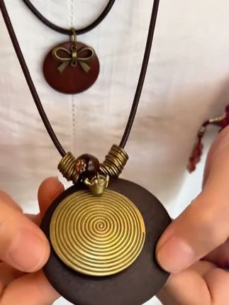 穿搭必备 精致而且非常便宜 饰品店买不来的价格 妥妥滴宝藏穿搭小单品 喜欢穿搭的姐妹必入款#夏季穿搭 #项链 #穿搭 #种草 #高级感穿搭 。。