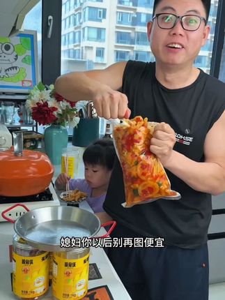 脆脆糯糯的无骨鸡爪简直我的最爱,香香辣辣的一口接一口根本停不下来#追剧小零食 #太好吃了 #无骨鸡爪 #辣卤