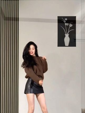 美拉德pu皮裙半身裙女春秋高腰质感棕色裙子辣妹性感a字包臀短 #显高显瘦显腿长# 早秋穿搭