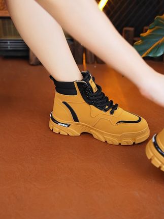 每个步伐都提供充足的舒适感,尽情享受户外和日常出行! #马丁靴#男鞋#男靴  #软底软面