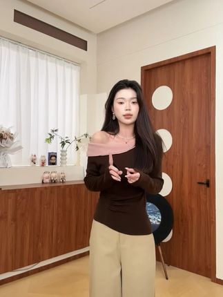 早秋斜肩针织衫韩版氛围撞色拼接设计感气质长袖 #早秋 #长袖 #针织衫 #设计感穿搭 #热点