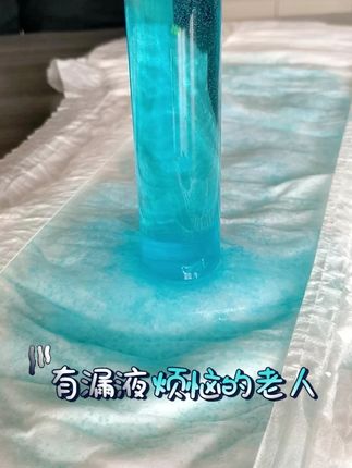 实测成人纸尿裤吸水能力!倒3000ml水会发生什么?#周大人成人纸尿裤 #纸尿裤 #一夜一片