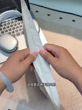 光腿神器版无肩带内衣。真的巨隐形!真的太好搭配了