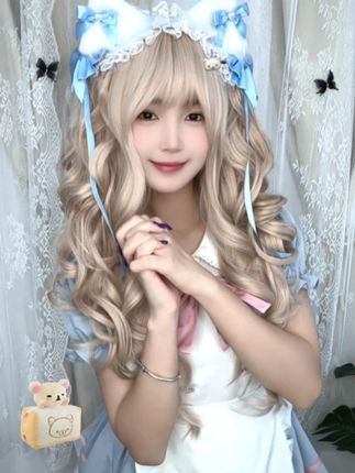 “拜托拜托 请幸运降临在我身上吧” #艾丽卷卷假发 #假发 #假发分享 #假发推荐 #甜妹