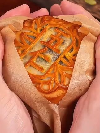 老五仁月饼广式月饼传统皮薄馅足中秋糕点零食#老五仁月饼 #五仁月饼 #中秋糕点 #月饼