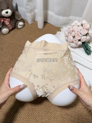 超好看的新中式浮雕印花全包臀内裤!桑蚕丝的加长底裆,透气性特别好,好看又好穿!现在新品冲销量,到手4条超划算,真的可以闭眼冲!#贴身衣物#女士内裤#面料柔软舒适