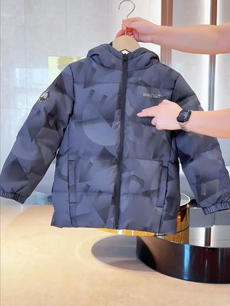 妈妈再也不担心冻手冻脚啦!儿童羽绒服轻又暖,跑跳无负担~#高品质童装 #羽绒服 #潮童必备 #保暖又好看