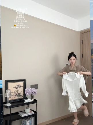 这个假两件衬衫裙,上身就是有种上衣塞进裙子里的感觉~ ~可约会通勤!可休闲旅游~性价比高,品质好,推荐#衬衫裙 #约会穿搭 #小众设计感 #小白裙 #遮肉显瘦