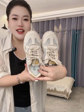 软底软面特舒服还是防滑大底运动鞋,而且才这个价格刷到赶紧薅。#运动鞋#女鞋推荐#透气舒适不臭脚#好穿又好搭#好穿不累脚