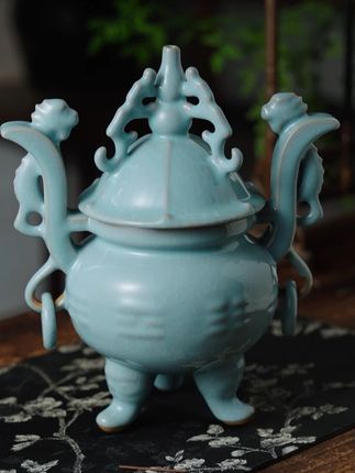 茶桌缺 “镇场” 器物?这尊汝瓷八卦鼎,千年古韵一摆就有! #器物之美 #茶器之美 #茶具