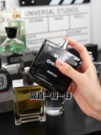 一喷就能解锁多种风格,日常通勤、约会聚会都能 hold 住,想要的这里都有#大地 #蔚蓝 #旷野 #XSHELIBRARY香舍图书馆 #香水控