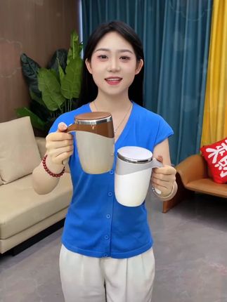 家里面有了这款牛奶咖啡豆浆,搅拌杯,喝咖啡,喝豆浆的时候,再也不用担心疙了疙瘩了,绞出的口感丝滑特别细腻#全自动搅拌杯 #牛奶咖啡搅拌杯 #豆浆搅拌杯