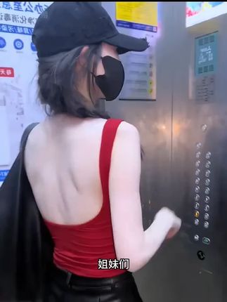 又美又飒的大露背背心太帅啦! 免穿bra!露背好sexy 好纯欲!版型收腰显瘦显腰细!#吊带背心 #美背系列 #辣妹穿搭 #内搭外穿都好看 #内搭吊带背心推荐