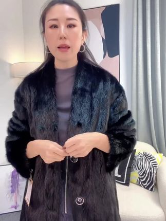 气质爆棚的皮草外套,直播间惊喜价,速来! #皮草 #时尚穿搭 #冬季外套 #高端皮草推荐 #水貂皮草