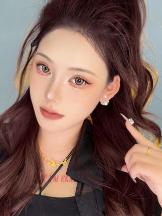 很有设计感的绣球花耳饰,可以一款两戴很好看。#小众设计感 #耳环 #美出高级感 #一款两戴 #百搭