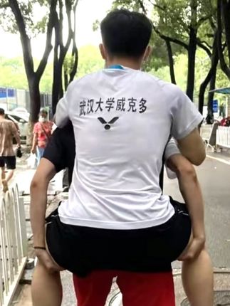 今天正是你多年前祈求的模样,却因眺望远方而视而不见... #羽毛球 #源式羽球 #远离伤病