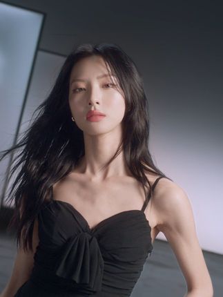 轻雾弥漫，唇享自在 #卡姿兰雾吻口红 吻上唇畔瞬间
化作轻雾如影随形，自由释放至真本色
随性状态加载完毕#口红推荐 #氛围感 #彩妆推荐