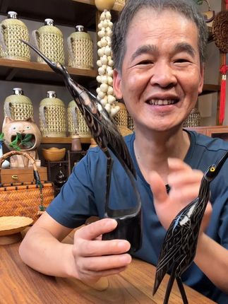 每一道羽翼皆手工打磨,光影流转间可见鹤之灵动姿态。 #达人带货 #带货视频 #好物分享 #文玩雕刻