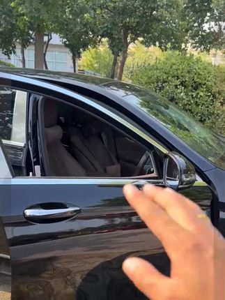 我们奔驰每次在行车时,窗边老是会传来风噪声,特别影响到我们行 #奔驰# 隔音降噪 #车窗密封胶条# 汽车好物