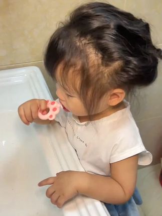 科巢儿童u型乳牙刷宝宝1岁半2-3-4-6-8岁柔软硅胶婴幼儿刷牙神器#儿童牙刷 #硅胶牙刷 #宝宝刷牙 #科巢产品 #U型乳牙刷