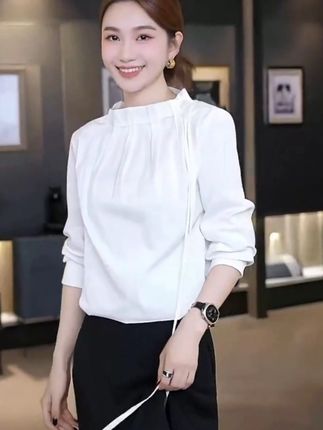 早秋女洋气减龄白衬衫 早秋女洋气减龄白衬衫#高级感穿搭 #谁穿谁好看 #气质穿搭 #洋气小衫 #上衣