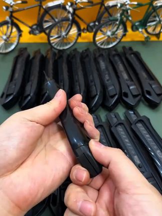 全黑美工刀加厚防锈壁纸刀裁纸刀18mm刀架手工刀介刀拆箱快递刀片#美工刀 #拆快递刀片 #加厚防锈壁纸刀裁纸刀 #裁纸刀 #全黑美工刀