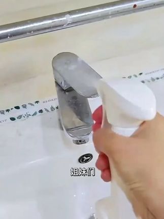 浴室实现光亮如新只需要两瓶这个9块9的垢亮净#活力28垢亮净 #擦洗浴室玻璃 #卫生间好物 #活力28家居旗舰店 #好物推荐🔥