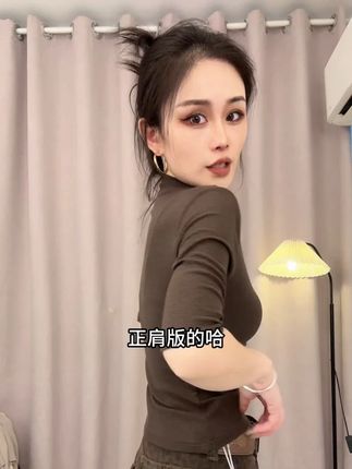 秋季新款纯色韩版休闲通勤风纯欲连帽V领设计显瘦修身长袖T恤 #显瘦穿搭 #显瘦遮肉 #上身效果