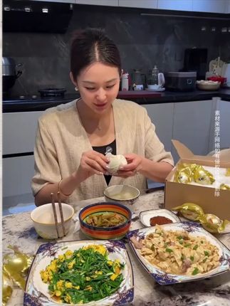 #生活的烟火气息  10枚爆油正宗咸鸭蛋流油 古法红泥腌制美味营养松沙流油 #咸蛋黄  #美食趣胃计划  #美食推荐 #单黄蛋