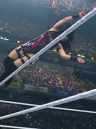 2025摔跤盛事 空中转体540度! 瓦奎尔击败紫雷成为女子世界冠军🏆 #WWE #摔角 #史黛芙妮瓦奎尔 #紫雷 #2025摔跤盛事