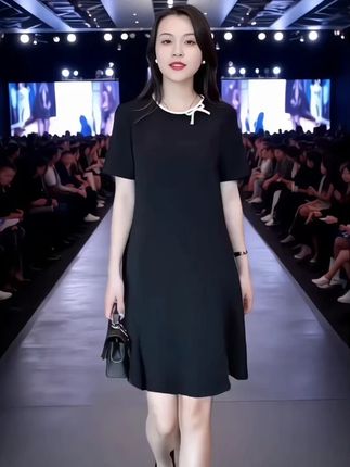 法式赫本风黑色连衣裙女夏季新款设计感小个子收腰圆领气质裙子 法式赫本风黑色连衣裙女夏季新款设计感小个子收腰圆领气质裙子#夏季新款 #连衣裙 #穿出高级感 #品质女装 #夏季穿搭