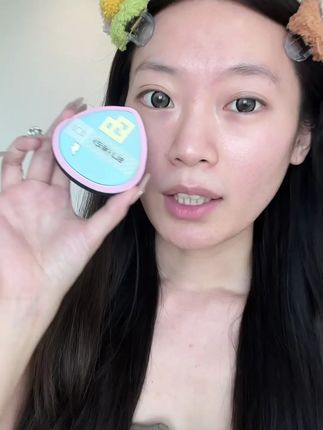粉扑贵真的有它贵的道理 便宜的粉扑虽然价格低 但性价比真的不高! 用几次因为洗不干净就得扔掉 blj家的这个粉扑 虽然价格高 但一个就能顶三个 毕竟谁不喜欢能把底妆拍的又均匀又服帖的粉扑呢 #blj标记 #blj粉扑