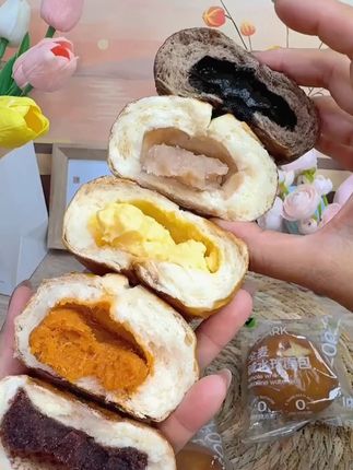 终于等到碧翠园全麦碱水球面包来活动啦  一次可以吃到5种口味  口感扎实有嚼劲 馅料直接塞到爆