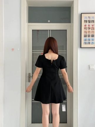 黑色时尚气质收腰显瘦法式茶歇方领连衣裙夏季显瘦高级感短裙女裙 #休闲减龄穿搭 #潮流女装 #显瘦连衣裙