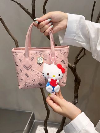 凭咱倆的关系 送我一款HelloKitty包包不过分吧 #hellokitty #hellokitty手提包 #kitty猫