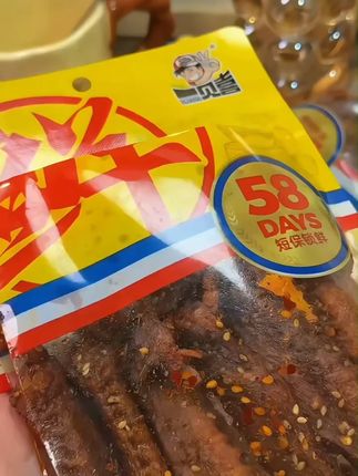 一见喜香辣鸭翅,又香又辣好过瘾!肉质紧实有嚼劲!地道的湖南风味,晚上追剧来一包超满足!#鸭翅 #零食推荐 #妈呀太香了 #追剧小零食 #无辣不欢