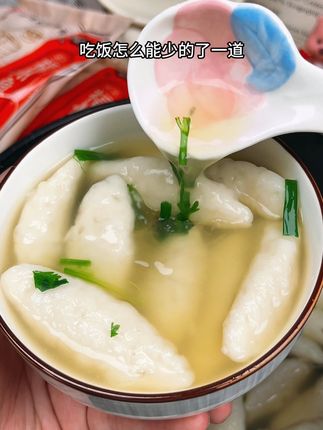 马上就到中秋佳节了,家里聚餐怎么能少了这道福建地方特色鱼滑! 海欣大品牌,百年老味道,鱼滑鲜嫩爽滑,汤底鲜到掉眉,平时不想做饭就这么一煮,几分钟就可以吃上福州地道小吃#各省有自己的丰收美食 #福州特色美食 #鱼滑 #家常菜 #营养美味又健康老少皆宜