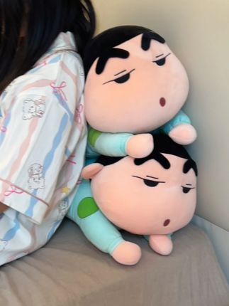 是谁还没有小新 小新尊嘟太可爱啦#蜡笔小新 #毛绒玩具 #谁能拒绝呆萌的玩偶 #抱枕 #抱枕