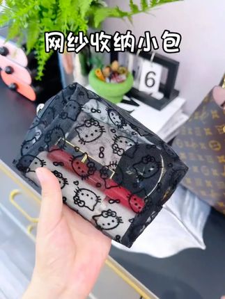 女生的包里放一个这样的收纳小包,各种补妆防晒和零零碎碎小物件都装里面,不仅干净整洁拿取也是一目了然#网纱收纳包 #网纱包 #收纳整理